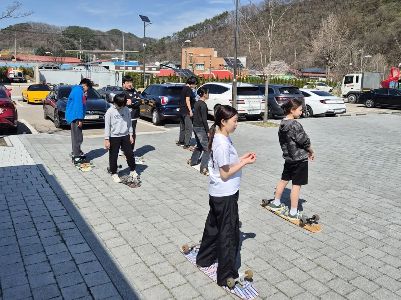 여럿이 함께 주행을 연습하는 정규 클래스 풍경